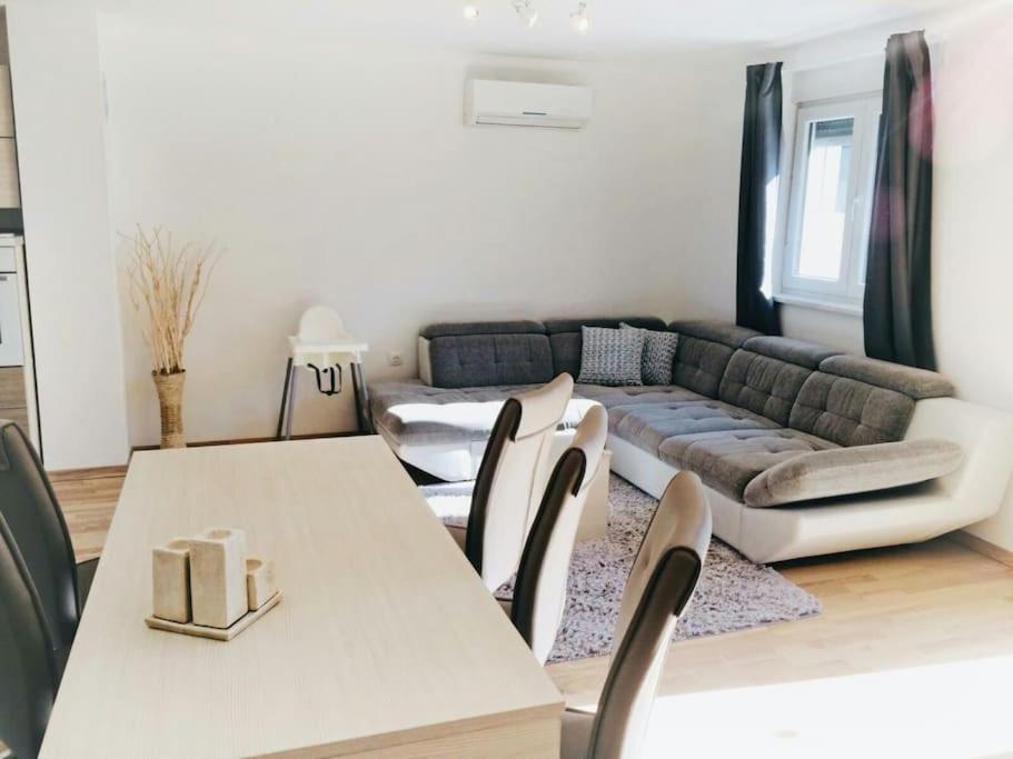 Liam Apartment Pula Exterior photo